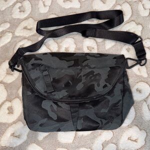 Lululemon All Night Festival bag 5L in Camo